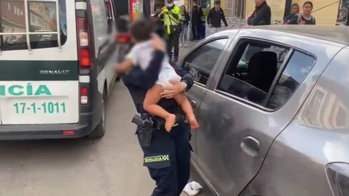 Misterio en Bogotá: niño de dos años fue hallado en un vehículo y sus padres no aparecen