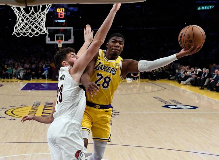Lakers Overcome Injuries To Defeat Trail Blazers 123