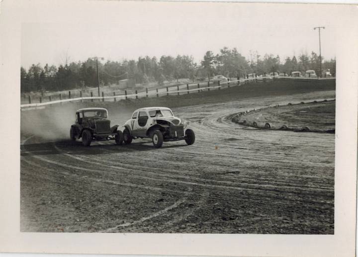 “RIP”: Motorsport World Mourns as Short Track Legend “Ferrum Flash” Passes Away at 94 Southeast Virginia’s legendary short track racer, “Ferrum Flash”, passes away at 94. The motorsports world grieves