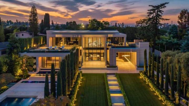 Planning To Buy Property In Delhi NCR? Check Out These 5 Best Areas For Real Estate Investment