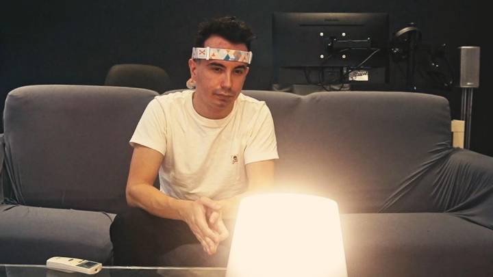 El ingeniero de Elche que enciende bombillas con la mente