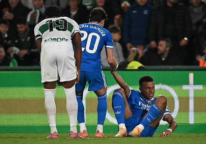 El Madrid agudiza sus problemas en Elche