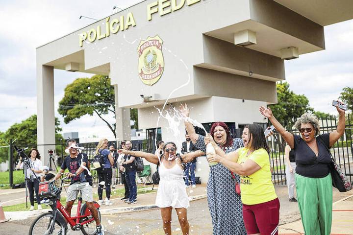 Fearing he would flee, police in Brazil arrest Jair Bolsonaro