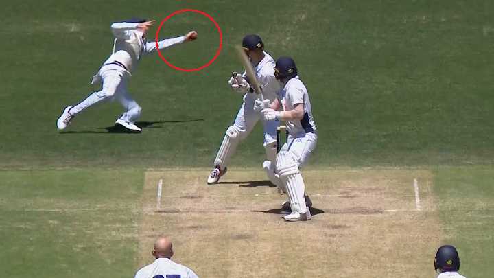 Smith sends another Ashes warning with freakish moment