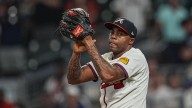 Braves re-sign veteran closer Raisel Iglesias, acquire Mauricio Dubón from Astros