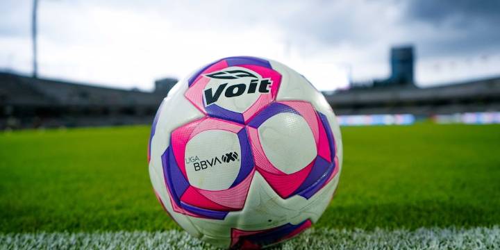 La Liga MX suma a mujeres árbitros en la liguilla del Apertura 2025