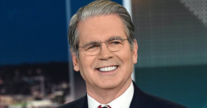 Trump Goon Derails Interview With Bizarre Question About Journalist’s Arm Weight