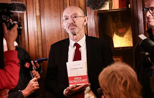 Gana Premio Goncourt de Novela Laurent Mauvignier; reconocen su La Maison Vide