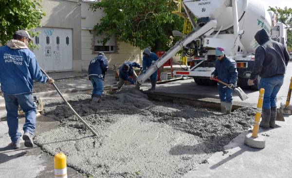 Hormigonado para reforzar la seguridad vial en Fontana y Don Bosco de Trelew