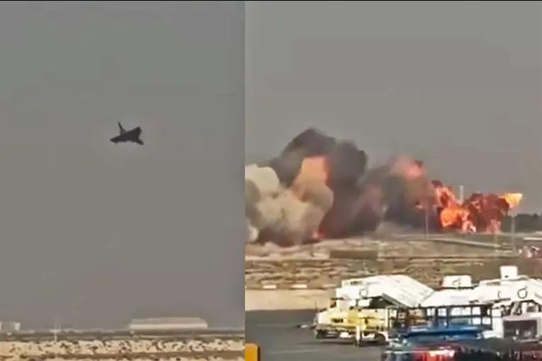 Avión de combate se estrelló en una exhibición aérea y murió el piloto: video