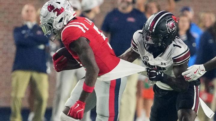 Ole Miss defense shines with 6 sacks, 2 interceptions in 30