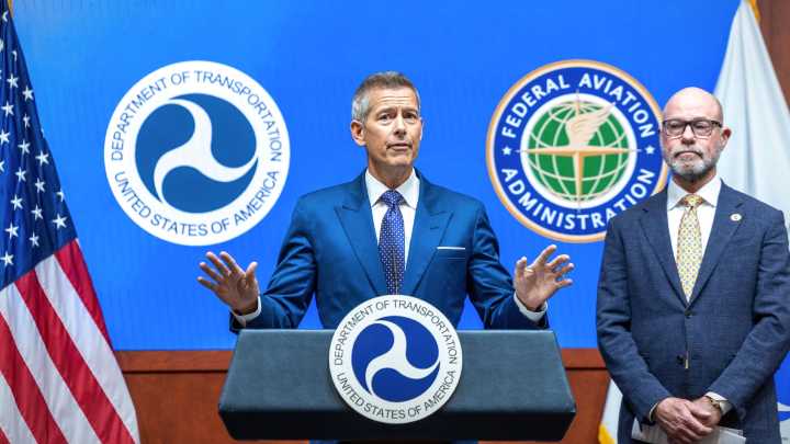 FAA to cut air travel as record shutdown rolls on