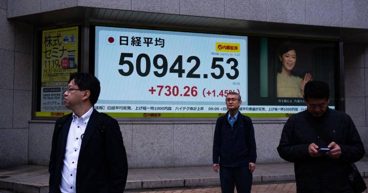 Wall Street loses ground under the weight of falling technology stocks