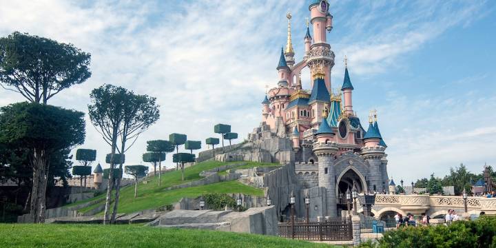 Polémica en Disneyland París tras endurecer sus controles de acceso por una estafa viral en TikTok que permitía la entrada gratuita