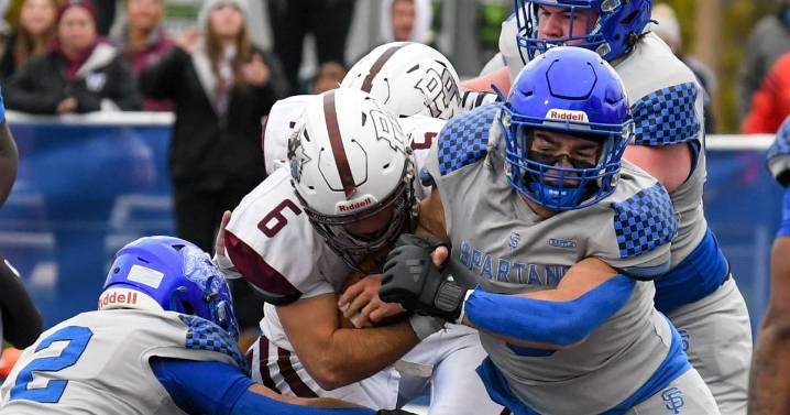 Peyton Shipley’s forced fumble propels St. Francis past Prairie Ridge