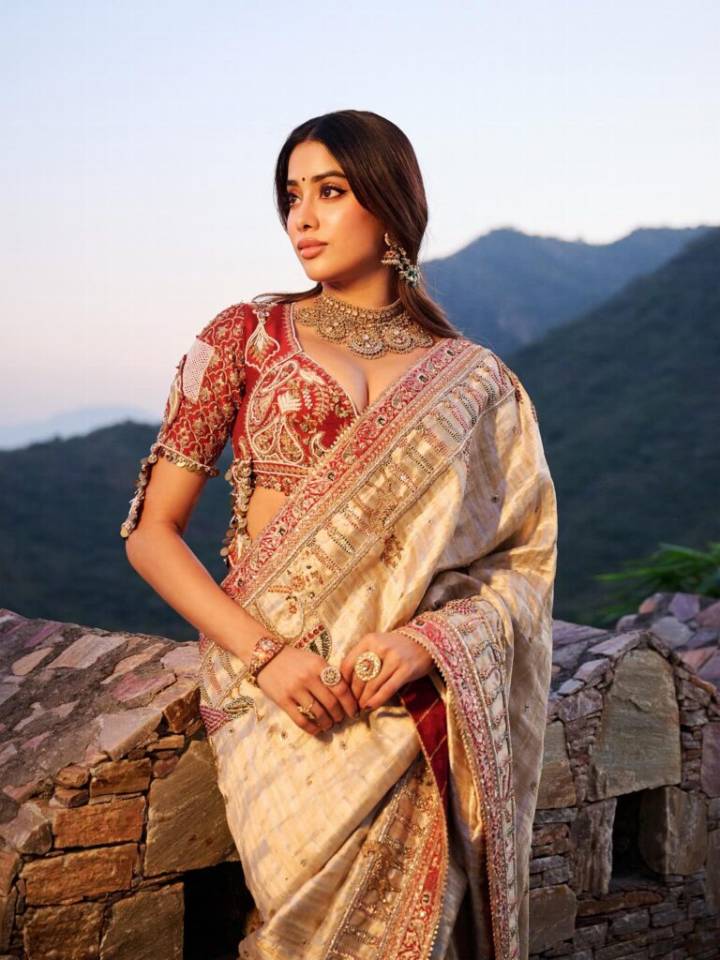 Peddi Beauty Janhvi’s Stunning Glam Moments