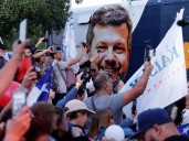 Noticias falsas y encuestas "bajo la mesa": la campaña para las elecciones en Chile se disputa en las redes sociales