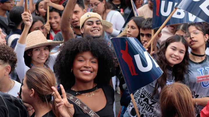 Juventud venezolana marchó en Caracas para conmemorar el Día del Estudiante Universitario