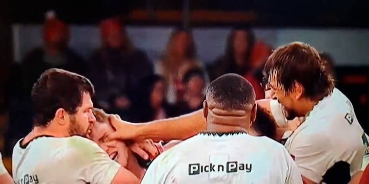 La desagradable agresión de una estrella de los Springboks a un rival cuando ganaban 73