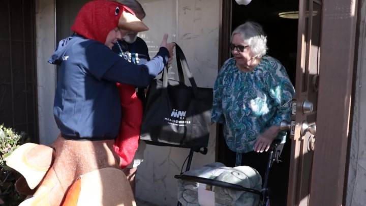Meals on Wheels entrega cenas de Acción de Gracias