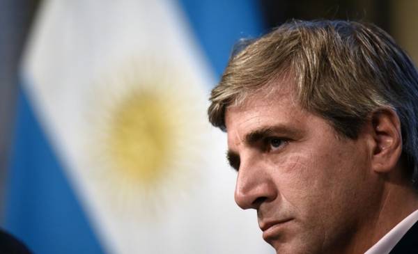 Caputo dijo a inversores que Argentina seguirá comprando reservas