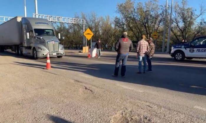 Reportan bloqueo total en el tramo carretero de Chihuahua