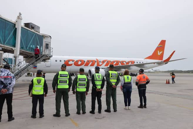 Venezuela dice que EE. UU. suspende “unilateralmente” los vuelos de deportación