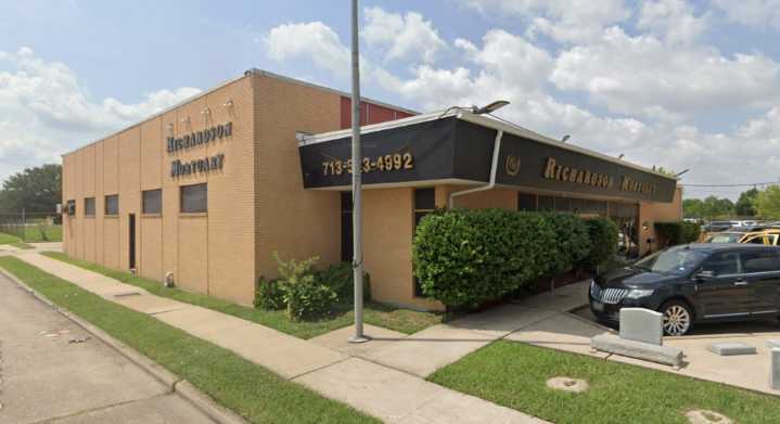 La policía de Houston fija fecha límite para reclamar restos cremados encontrados en funeraria cerrada