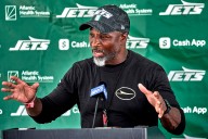Aaron Glenn Sends Loud & Clear Message on Benching Justin Fields for Tyrod Taylor