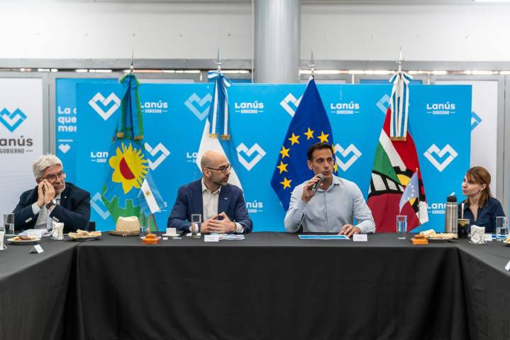 Julián Alvarez recibió a representantes de la Unión Europea