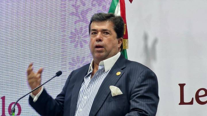 Urge Pedro Haces a capacitarse ante crisis en la industria maquiladora