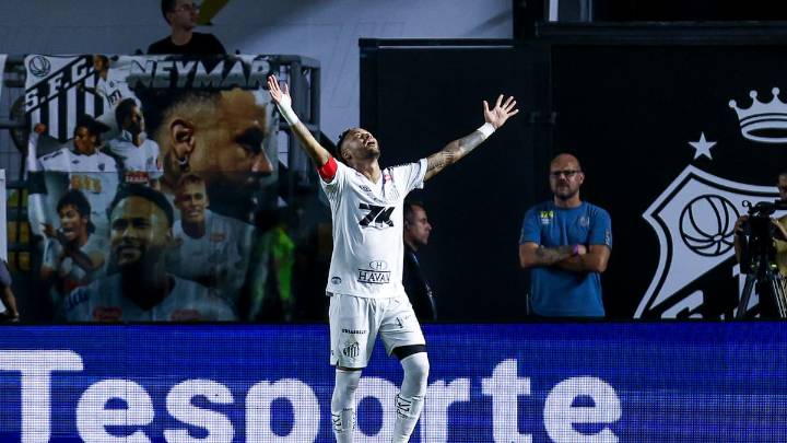 Neymar, héroe del Santos en la lucha por la salvación con un 'gol del cojo'