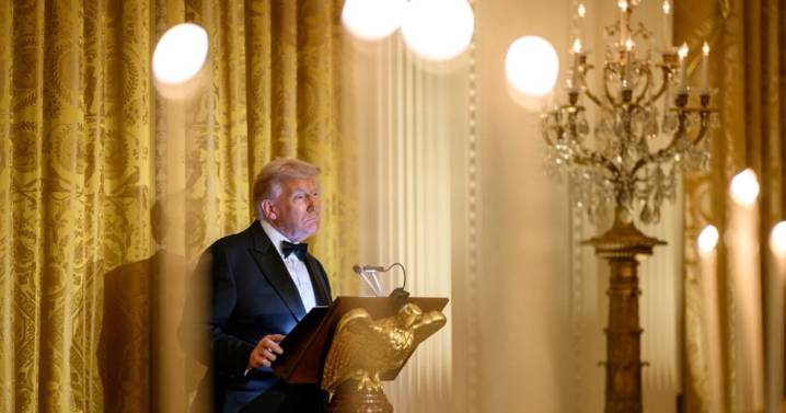 “Suspenderé permanentemente la migración”: amenaza Trump en el Día de Acción de Gracias