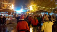 El pueblo de Teruel con uno de los mercadillos más mágicos: tiene un carrusel y photocall navideño