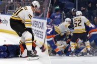 Islanders get into heated scuffle with Bruins