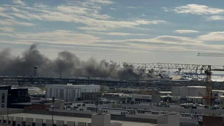 Firefighters battle 4-alarm fire at warehouse in Southeast Baltimore