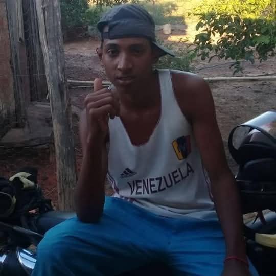 Asesinan a un joven venezolano en el interior de su vivienda en Baños de Agua Santa