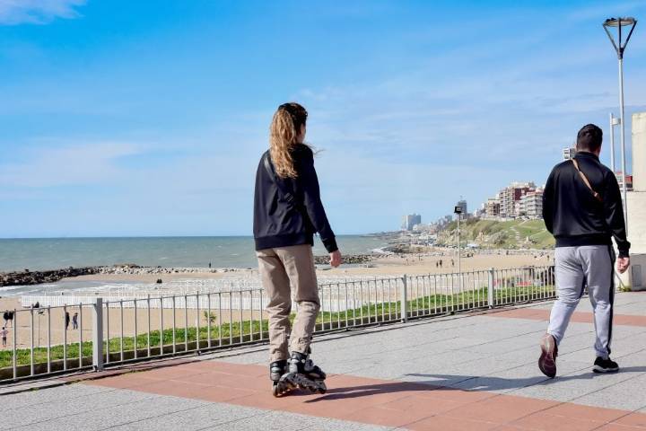 Baja la temperatura, pero se levanta la alerta por vientos fuertes: así estará el clima este miércoles en Mar del Plata