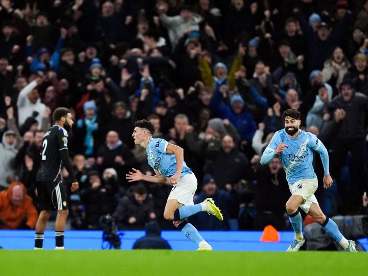 Phil Foden scores late winner as Manchester City hold off Leeds fightback