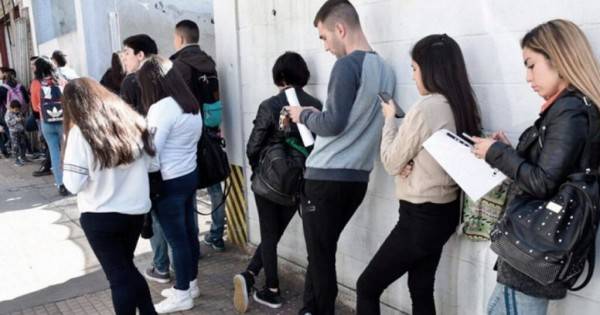 El trabajo en blanco acumula ocho meses de caída a nivel nacional