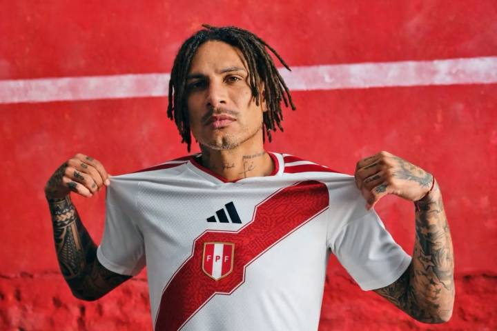 Selección peruana presenta su nueva camiseta sin la tradicional franja roja