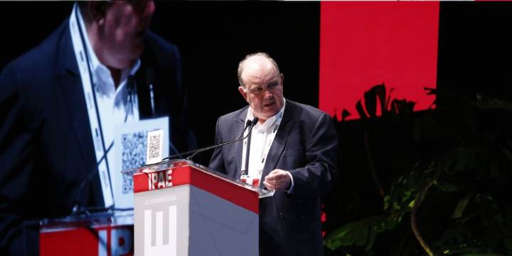 Rafael López Aliaga promete eliminar la bicameralidad si es presidente, pero Renovación Popular votó a favor de restituirla