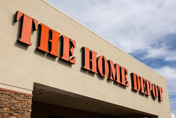 Man behind odd Altamonte Springs home accused of voyeur videos at Home Depot