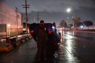 Auto termina volcado en el bulevar Federico Benítez