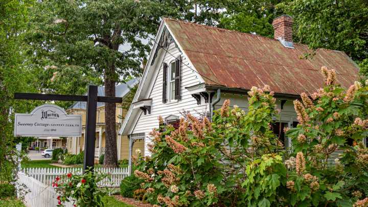 The "Rural Beverly Hills" Of Tennessee Is The Most Exclusive Small Town In The South