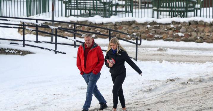 Met Office maps show 183-mile snow wall hitting England in wintry spell