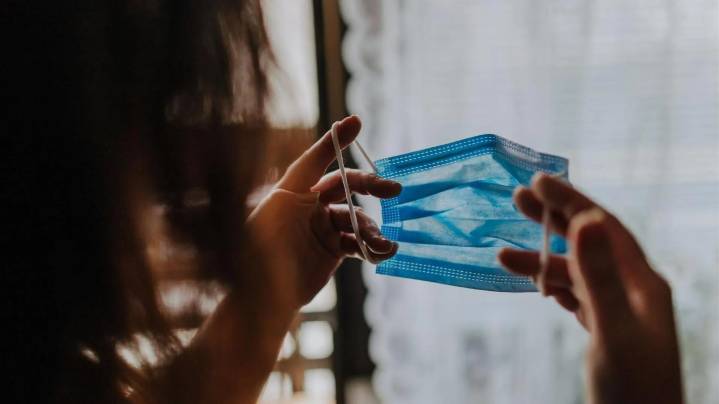 100.000 mascarillas por toda Zaragoza para parar el brote de gripe: se reparten en varios puntos