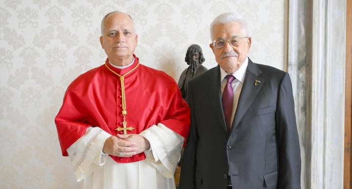El papa León XIV se reúne por primera vez con presidente palestino Mahmud Abbas