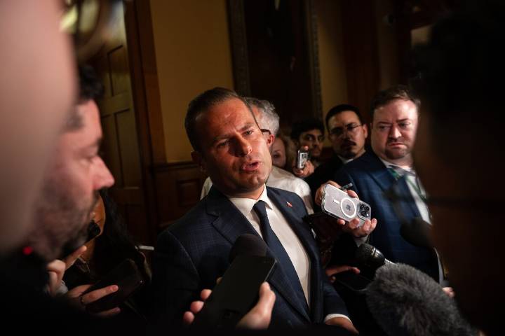 Ontario NDP asks for investigation into labour minister over alleged breach of ethics rules