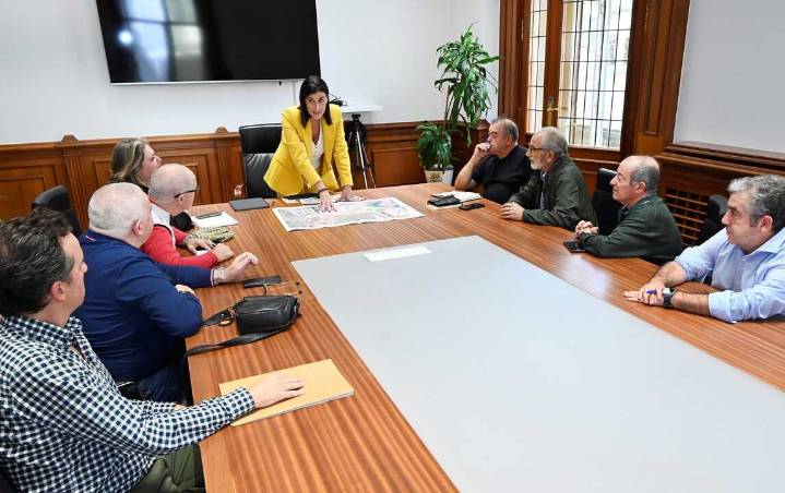 Presentado a los vecinos el proyecto de trazado para construir el vial de Corcho en Peñacastillo